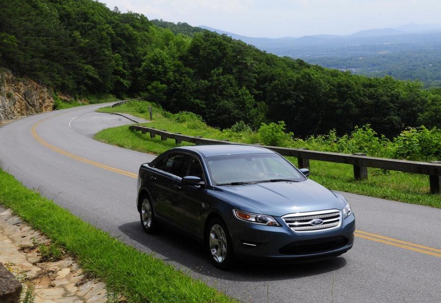  Ford Taurus 2010 года  (фото 29 из 161)